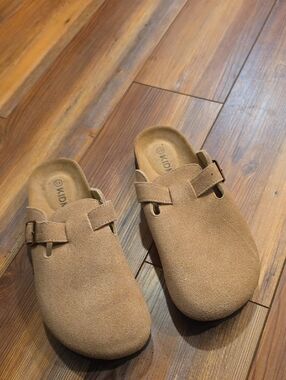 Kidmi Slip-On Clog Mules in Tan